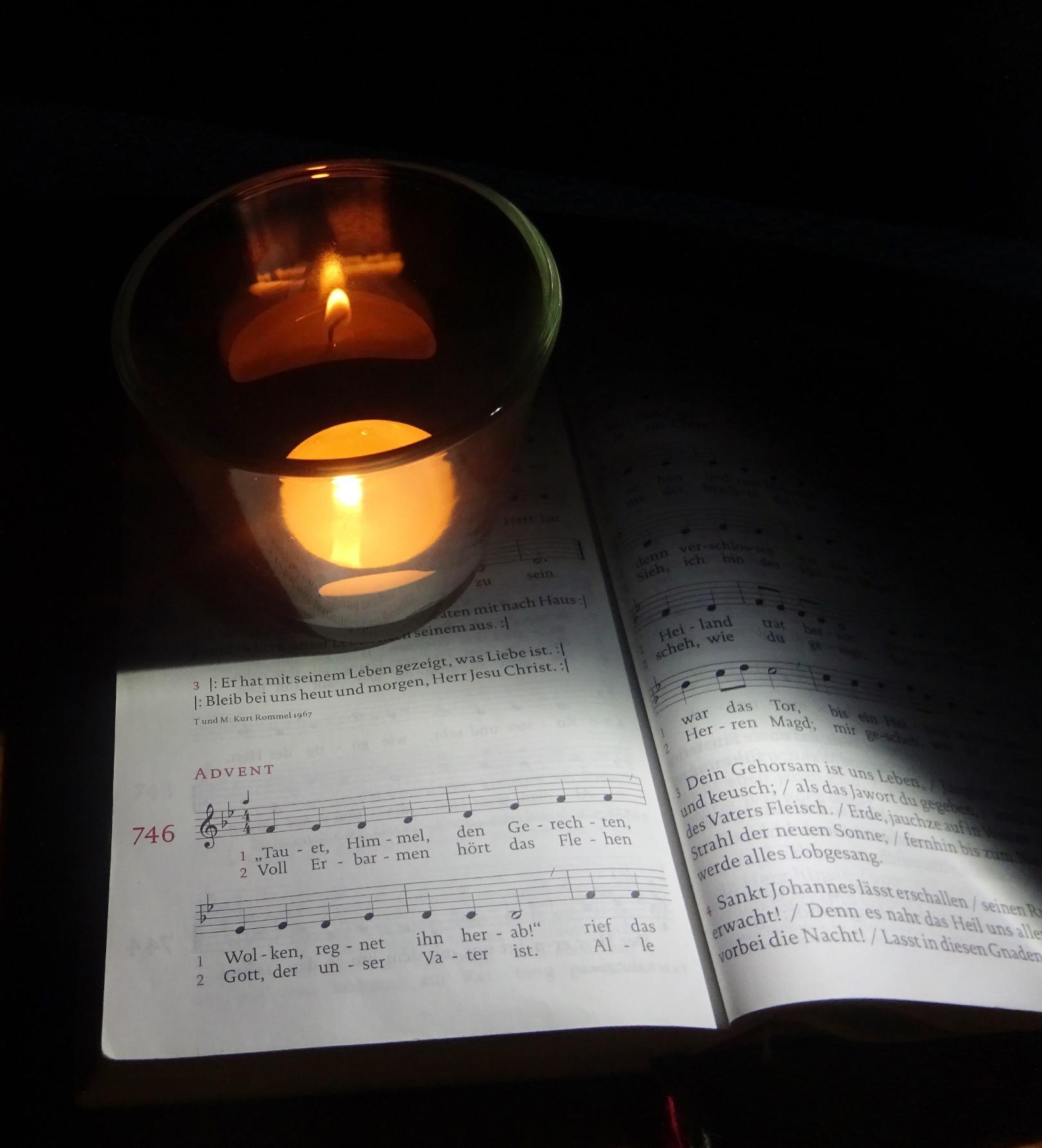 Rorate-Messe (c) Bild: Monika Erhard in Pfarrbriefservice Rorate-Messe (c) Bild: Monika Erhard in Pfarrbriefservice